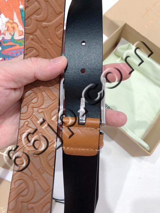 バーバリーベルト素材ディテール